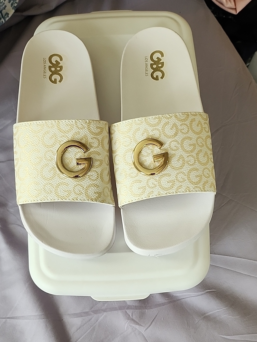 G&G Los Angeles Gold Logo Slide Sandals - Cream/Gold